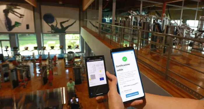 Dalle palestre ai bar: ecco che cosa cambia con le nuove regole fra mascherine ffp2 e super green pass