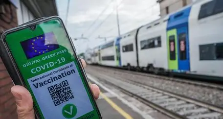 Da lunedì sui mezzi del trasporto pubblico solo con super green pass. Contraria la Provincia, preoccupata per gli studenti non vaccinati