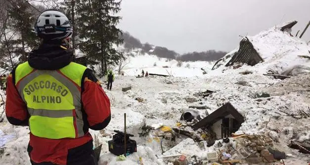 Rigopiano, scontro di perizie: \"La valanga causata dalla forte nevicata, il terremoto non c'entra nulla\"