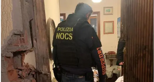 Barricato in casa col padre: il dramma si risolve nottetempo con l'irruzione dei Nocs
