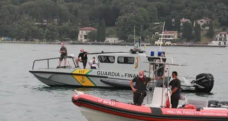 Sub di 62 anni muore durante un'immersione nel lago, in ospedale l'amico che lo ha soccorso