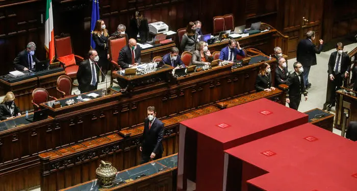 Quirinale, intesa per un presidente donna. Fari puntati su Elisabetta Belloni mentre arriva la sesta fumata nera