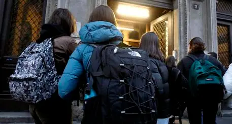 Scuola, verso un alleggerimento delle norme su dad e quarantene. Zone colorate, cancellazione vicina