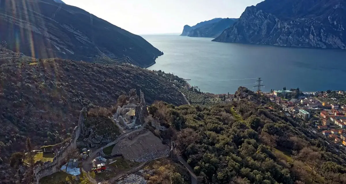 Castel Penede a Nago, tra degrado e valorizzazione: è scontro politico