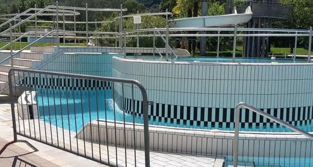 Il bimbo annegato al lido di Bolzano: il giudice dispone l'imputazione dei genitori