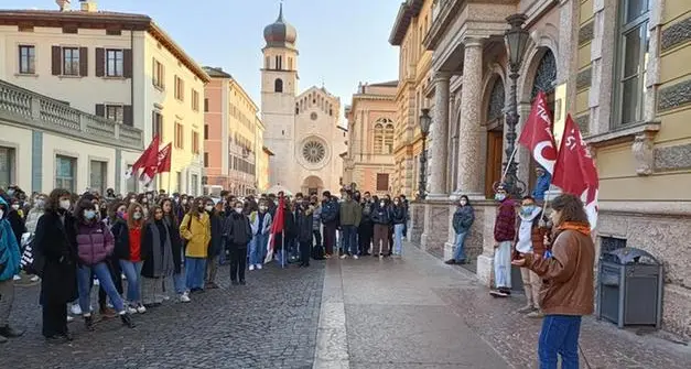 Domani studenti di nuovo in piazza anche a Trento contro l'alternanza scuola-lavoro