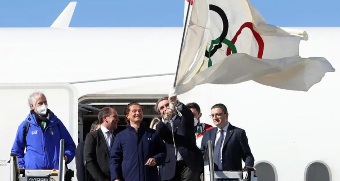 Fugatti ad accogliere la bandiera olimpica: \"Nel 2026 un grande momento anche per il Trentino\"