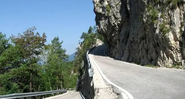 Allargamento della strada del Menador, il cantiere riapre il 1° marzo: divieto di transito fino al 20 maggio, poi arriva il Giro