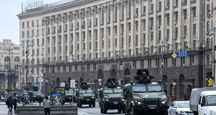 \"Esplosioni provenienti dall'aeroporto internazionale di Kiev\". Sono già molti i profughi in fuga