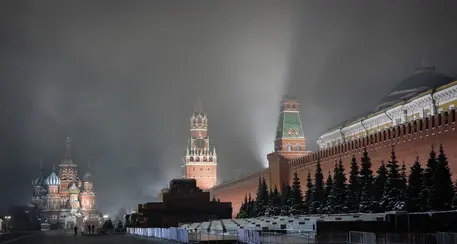 La risposta degli hacker alla guerra di Putin: messi fuori uso i siti Web del Cremlino, del governo e della Duma