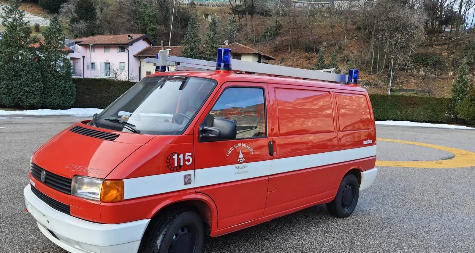 Mezzolombardo, i vigili del fuoco cambiano furgone: quello vecchio va all'asta