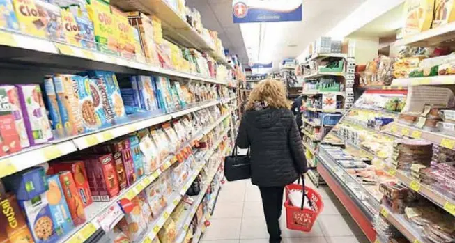 Trento, gli rubano il portafogli al supermercato e poi spendono 4 mila euro col bancomat
