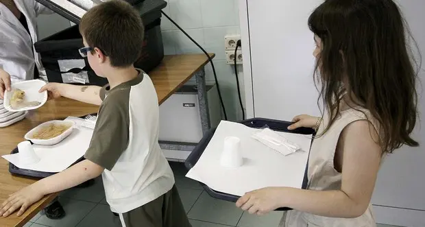 Vigevano, polemica sulla retta per la mensa scolastica richiesta anche ai profughi ucraini