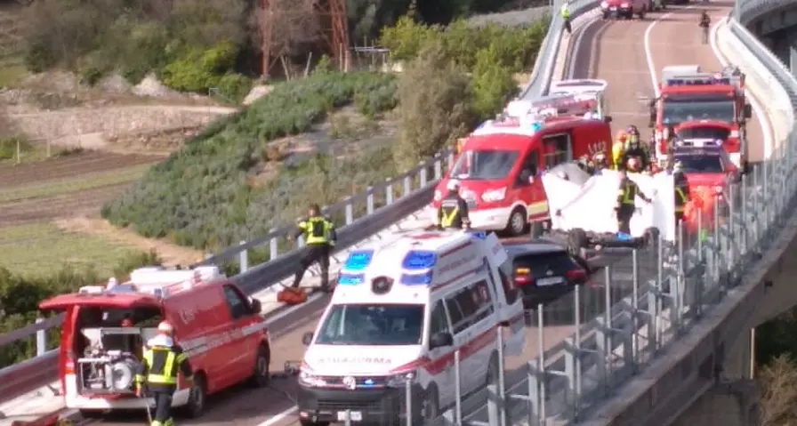 Violentissimo scontro fra due auto a Padergnone: quattro persone ferite, due sono gravi