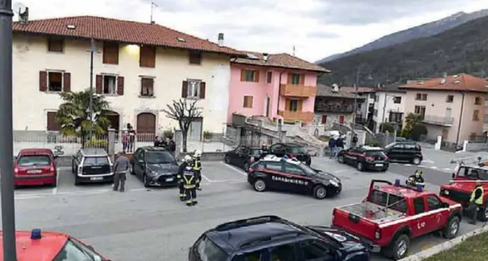 Violenta lite in casa a Vigo Cavedine, uomo fugge in piazza sanguinante