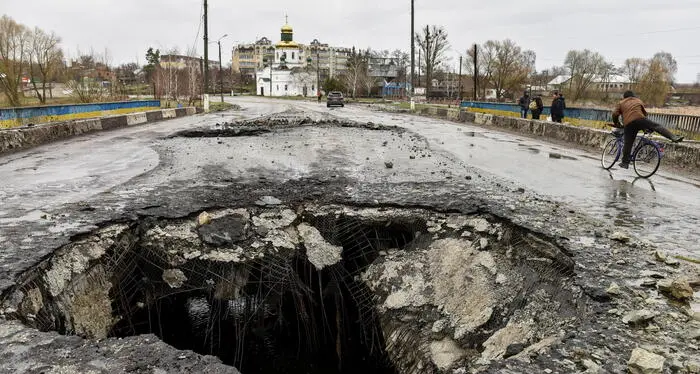 Kiev denuncia un nuovo massacro: \"A Makariv trovati 132 corpi di persone torturate e uccise\"