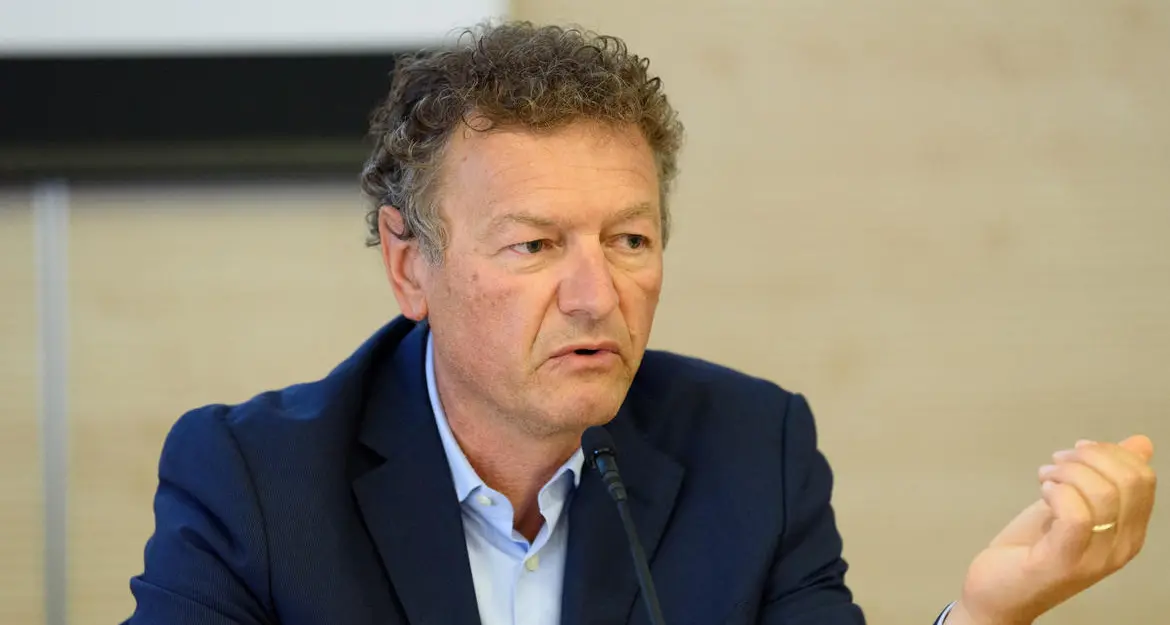 Apss, per il direttore generale Ferro un contratto da 185 mila euro: i predecessori guadagnavano meno