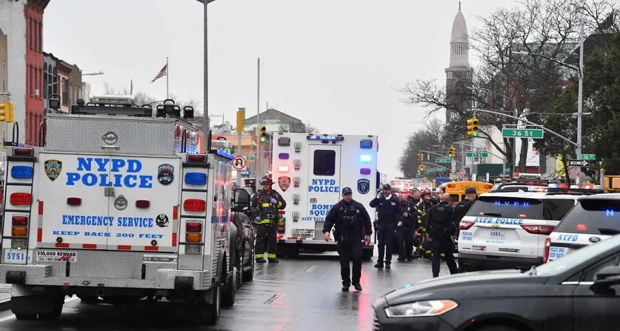 New York sotto shock dopo l'attacco nella metropolitana: almeno 29 le persone ferite, si cerca un sospetto
