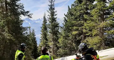 Aliante si schianta sui monti in val Pusteria: morte le due persone a bordo