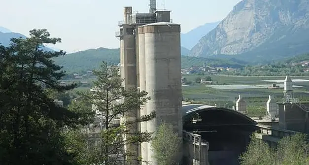 Sarche, meno limiti per il cementificio: deroga sulla combustione dei rifiuti