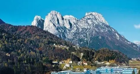 Accordo sindacati-EssilorLuxottica, per i 10 mila lavoratori il premio più alto di sempre: fino a 3.800 euro lordi