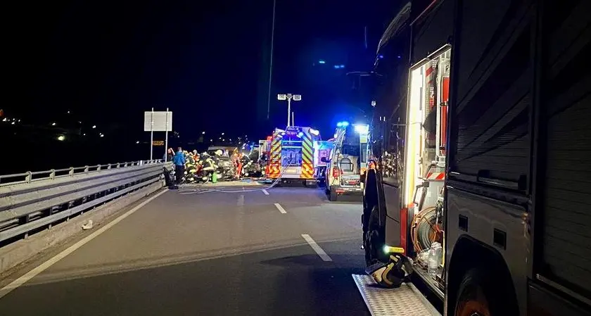 Pauroso scontro frontale fra due vetture a Terzolas: grave un ragazzo di 19 anni