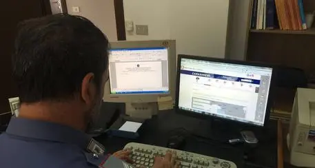 Arrestato dai carabinieri un 62enne trentino: è accusato di aver adescato ragazzine online