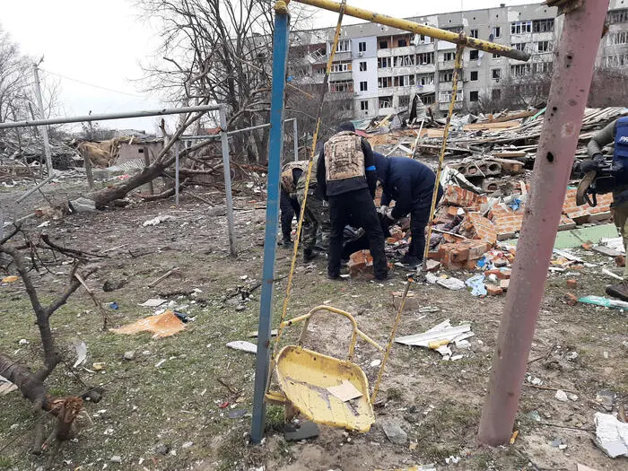 Un'immagine dopo i bombordamenti a Borodyanka, 5 aprile 2022. ANSA/LORENZO ATTIANESE