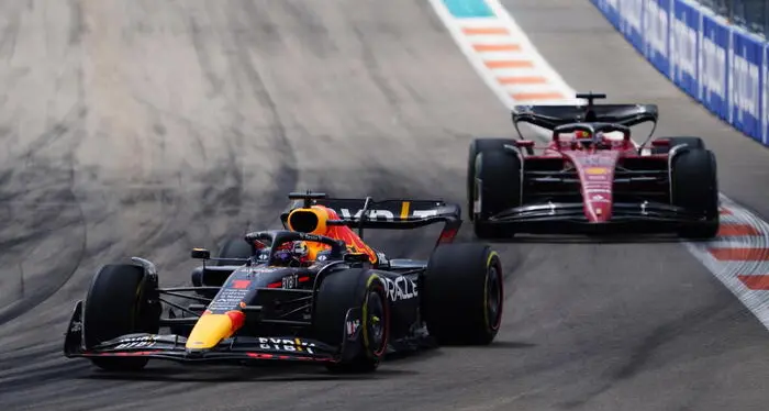 Al Gp di Miami trionfa Verstappen, la Ferrari di Leclerc duella e finisce seconda
