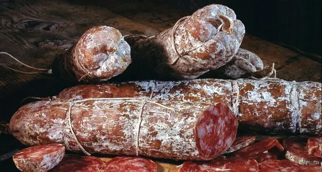 Salumi senza etichetta, i carabinieri in una ditta di Trento: sequestro da 59 mila euro