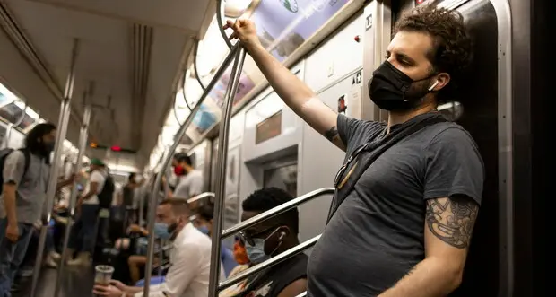 Francia, da oggi niente obbligo di mascherina nei trasporti pubblici