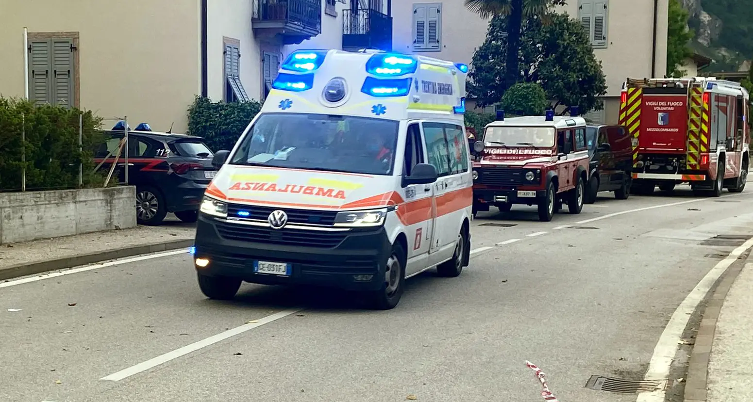 Gravissima la bimba finita sotto un'auto a Mezzolombardo, l'intera comunità spera con la famiglia