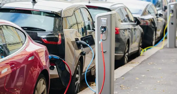 Auto elettriche, i nuovi incentivi statali si sommano a quelli provinciali