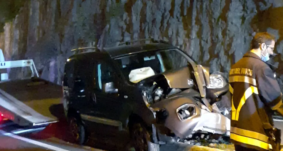 Auto fuori strada sulla Gardesana, ferito l'arcivescovo Lauro Tisi
