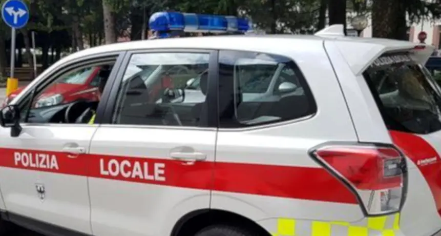 Vettura si ribalta a Ponte Alto, disagi per il traffico
