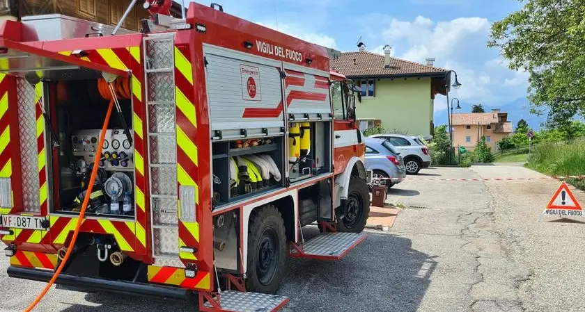 Operaio ustionato da una fiammata mentre ricarica un serbatoio domestico di gpl a Romeno