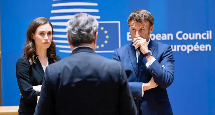 Accordo Ue: stop al petrolio russo via mare, gli oleodotti restano aperti