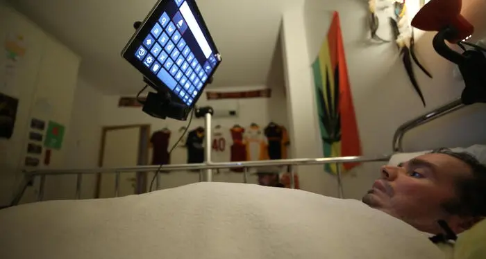 Il dramma di Fabio, infermo da 18 anni: \"Ho tutte le condizioni per essere aiutato a morire, ma lo Stato mi ignora\"