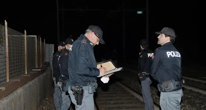 Violenze alle ragazze in treno e devastazioni a Peschiera e Castelnuovo: si stringe il cerchio attorno al \"branco\"
