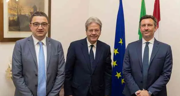 Paolo Gentiloni: \"Ho il covid, sintomi lievi e resto in autoisolamento\"