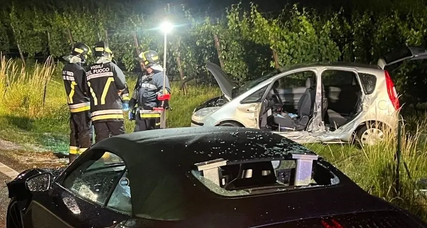 Scontro fra due auto nella notte a Pressano: sei feriti, quattro sono ragazze di 18 e 19 anni