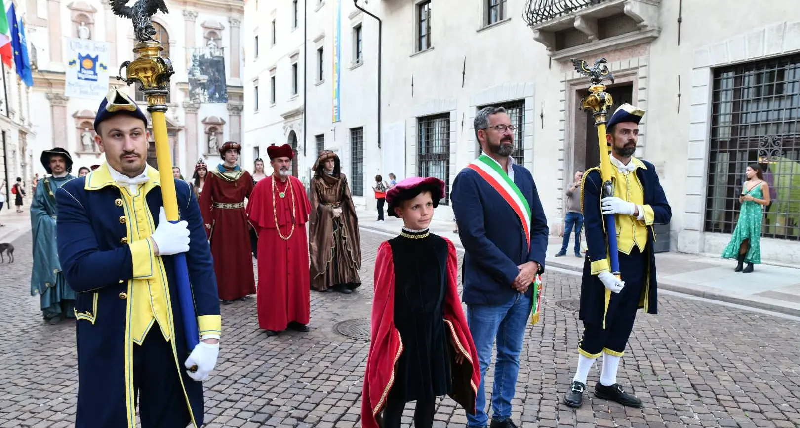 Feste Vigiliane: ecco le emozioni del corteo storico, in serata il tribunale di penitenza
