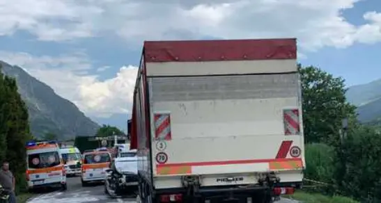 Vettura contro un mezzo pesante: in gravi condizioni un bimbo di cinque anni