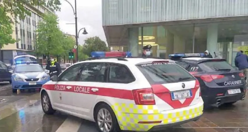 Raid notturno dei ladri in centro: rubate biciclette dalle cantine e dai cortili di casa