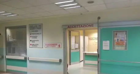 Cogolo, cade sulla ciclabile: grave un 65enne. Cavareno, 90enne esce di strada in auto: ricoverata in rianimazione