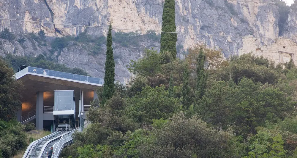L'ascensore al Bastione non vuol proprio funzionare: sabato sera l'ennesimo stop
