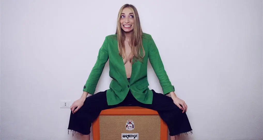 L'estate di Caterina Cropelli nel segno del nuovo singolo \"Povera me\", allegramente malinconico