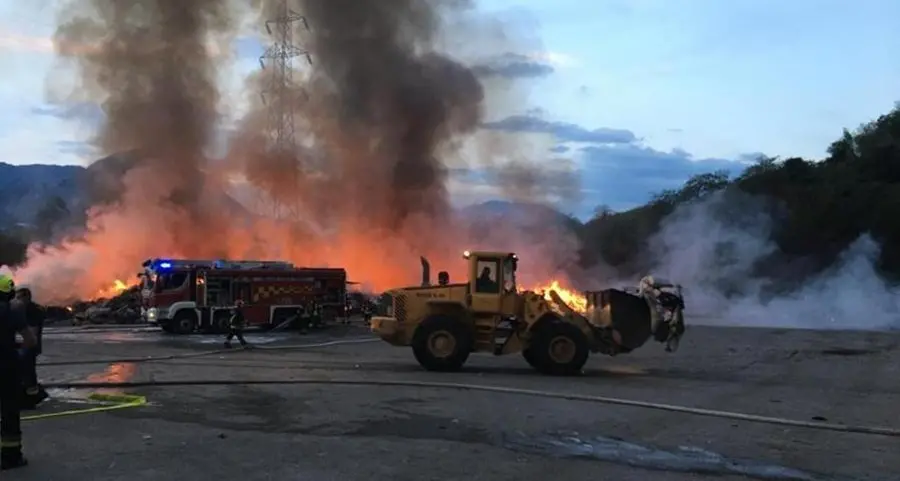 Il rogo alla discarica di Ischia Podetti: qualità dell'aria nella norma, si raccomanda di lavare bene frutta e verdura raccolte in zona