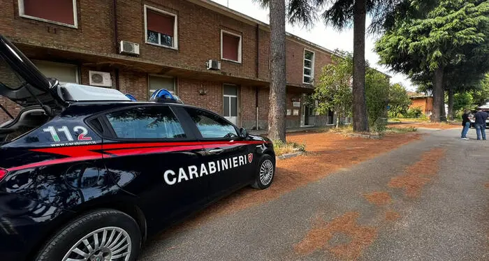 Aggressione omofoba, la denuncia della figlia: \"Mio padre ha accoltellato me e la mia compagna\"