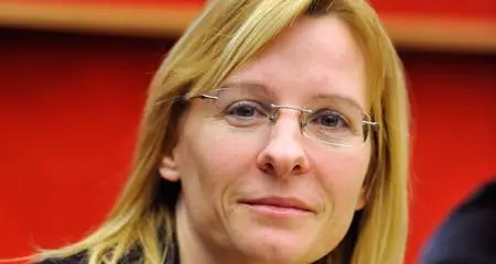 A Sara Ferrari \"scappa\" un messaggio Whatsapp inviato a Zanella (Futura) e scoppia la bufera